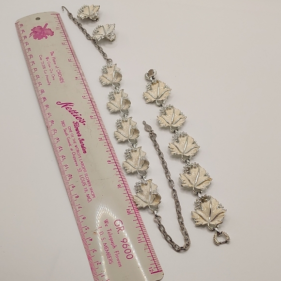 SARAH COVENTRY 'Whispering Leaves' Vintage 1959 Full Parure- Silver Tone Set - Picture 14 of 14